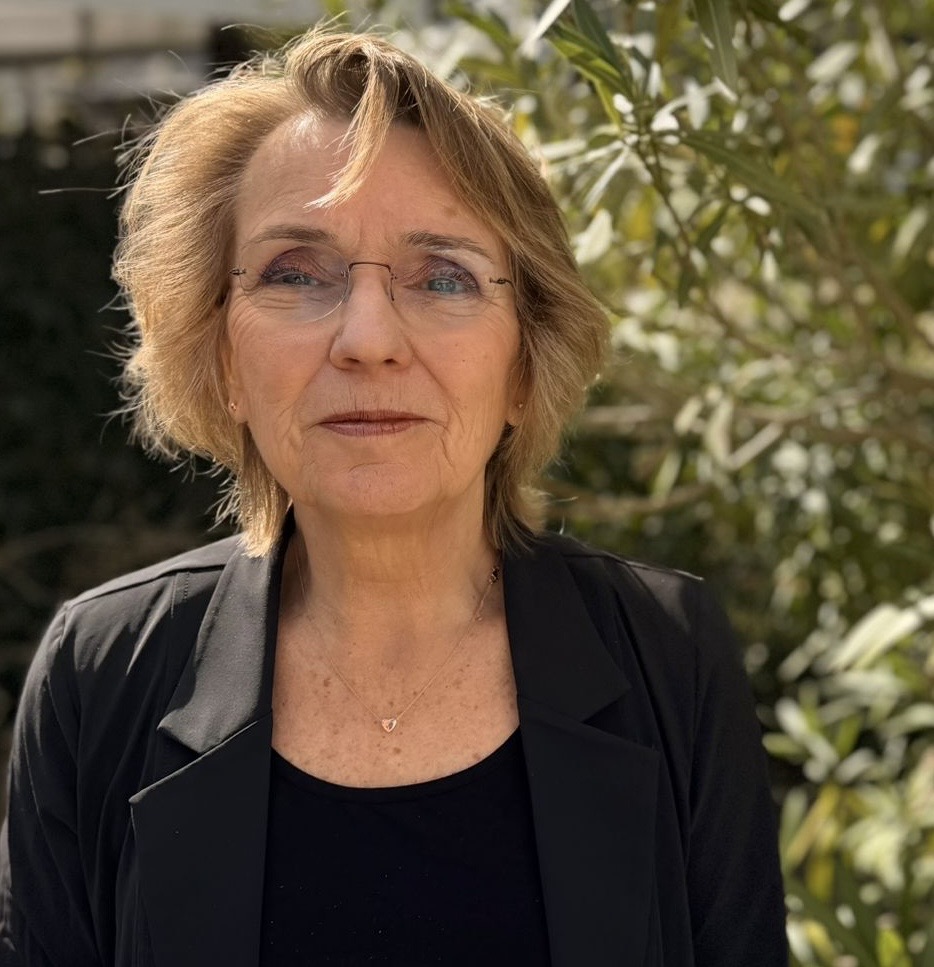 Mevr. M.A.J. (Mariette) van der Avoird